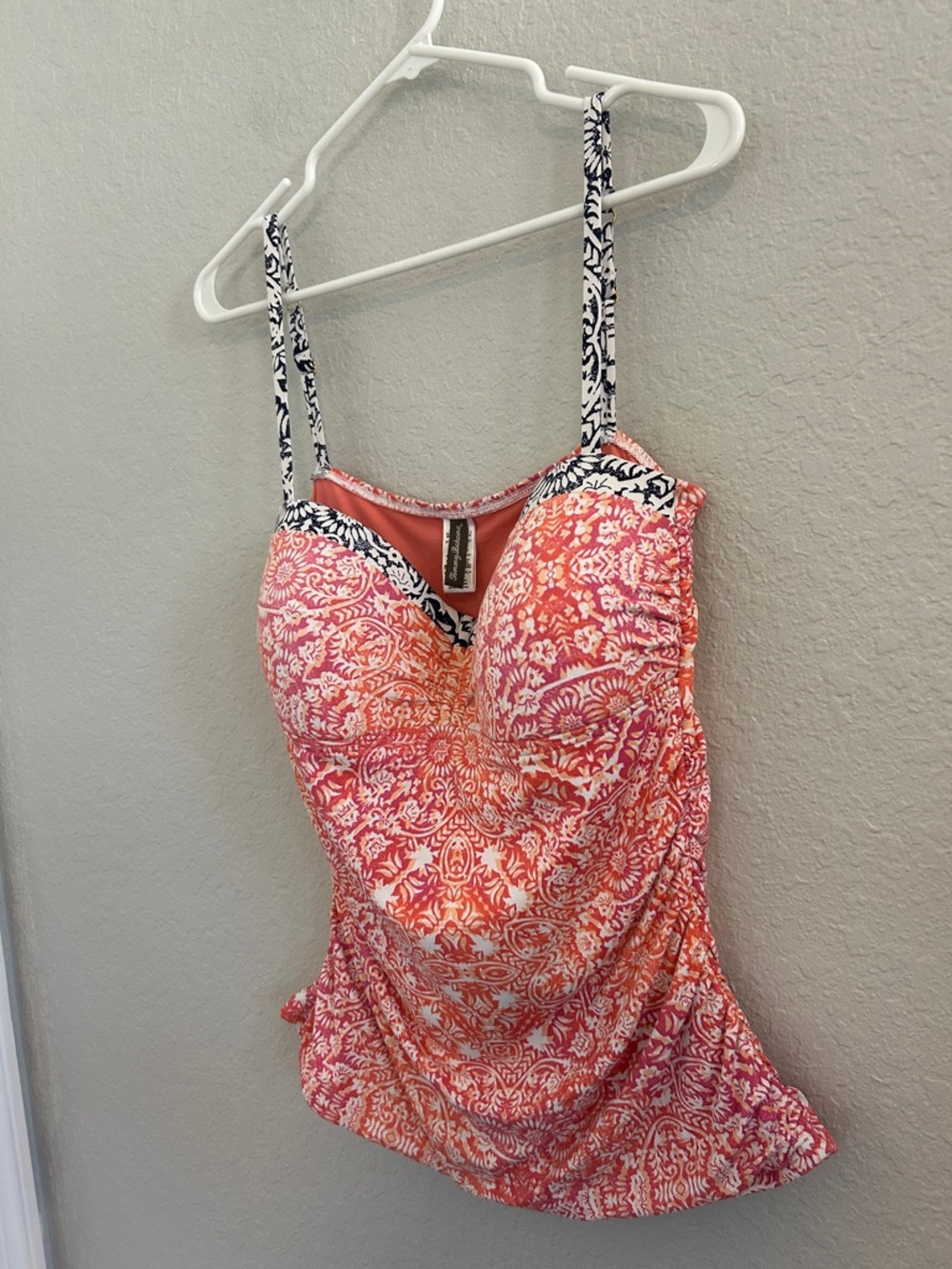 Sexy Tommy Bahama Coral Printed Tankini Top with adjustable straps - Picture 2 of 9